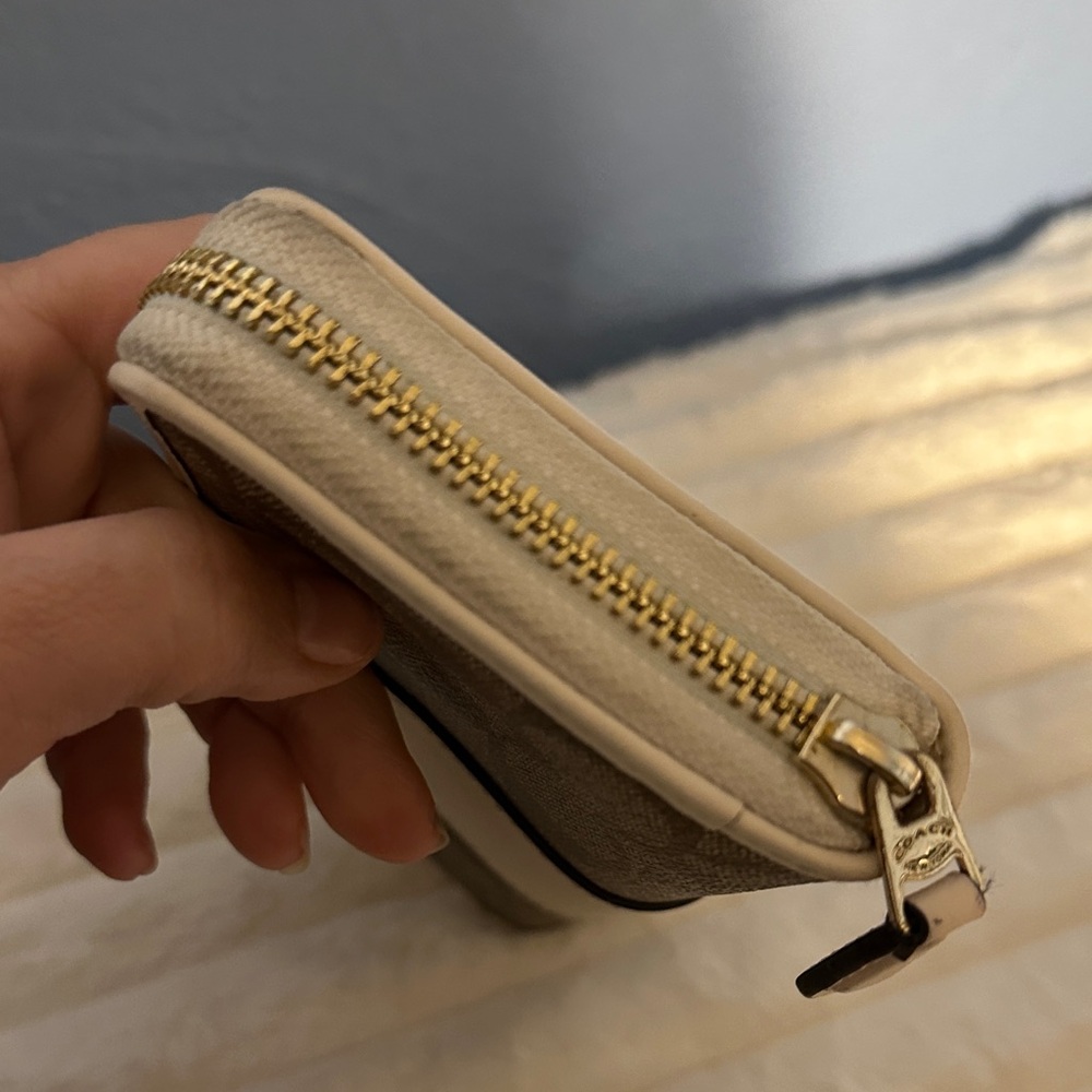Coach Signature Brown and Cream Zip Wallet - Picture 3 of 7
